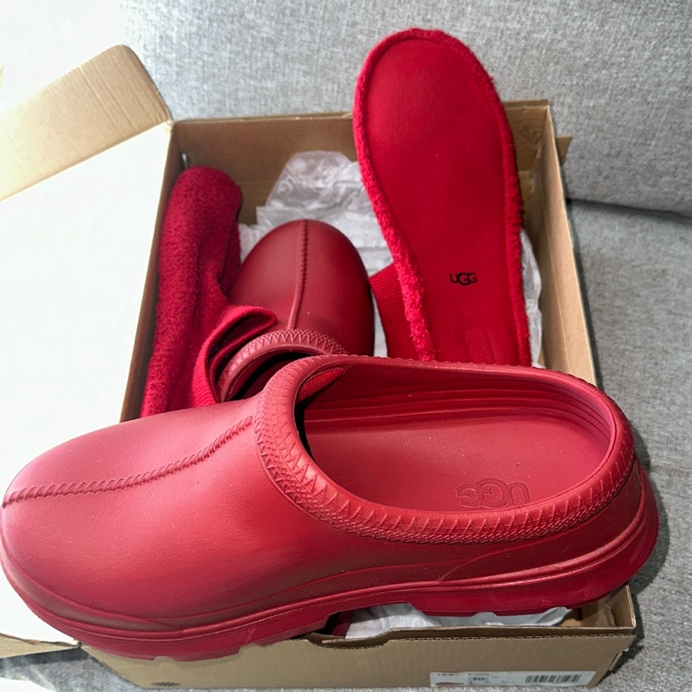 UGG Tasman X rain clogs in red!